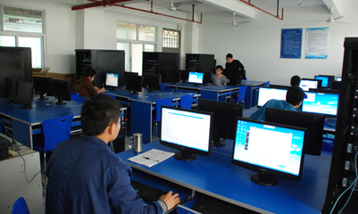 信息工程學(xué)院計算機網(wǎng)絡(luò)實訓(xùn)室 專業(yè)技術(shù)服務(wù)賦能實踐教學(xué)與創(chuàng)新